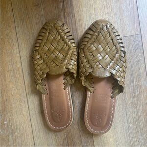 Elegant green Woven Leather Mules